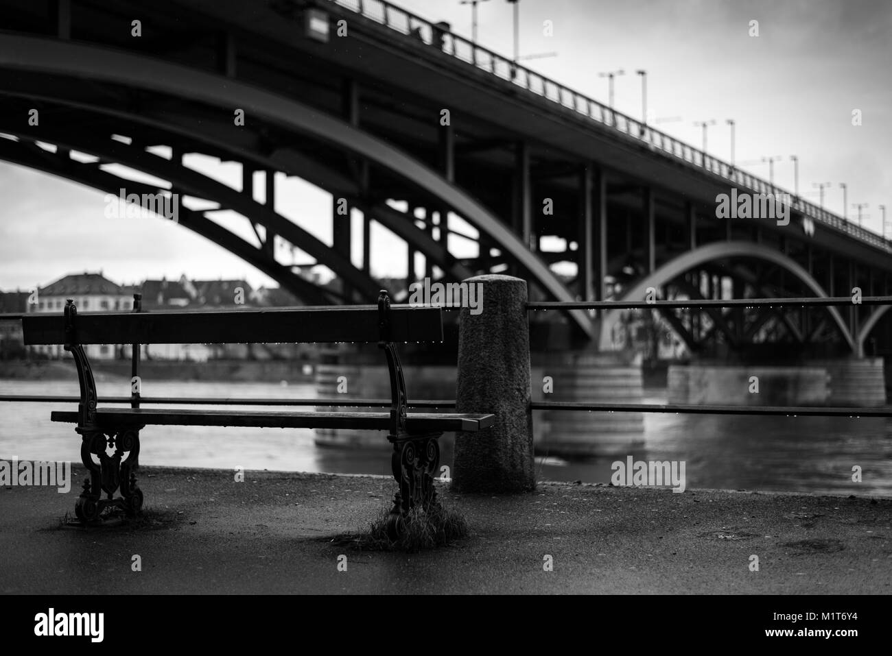 Vue depuis une chambre de la Wettsteinbrücke sur le Rhin à Bâle Suisse Banque D'Images