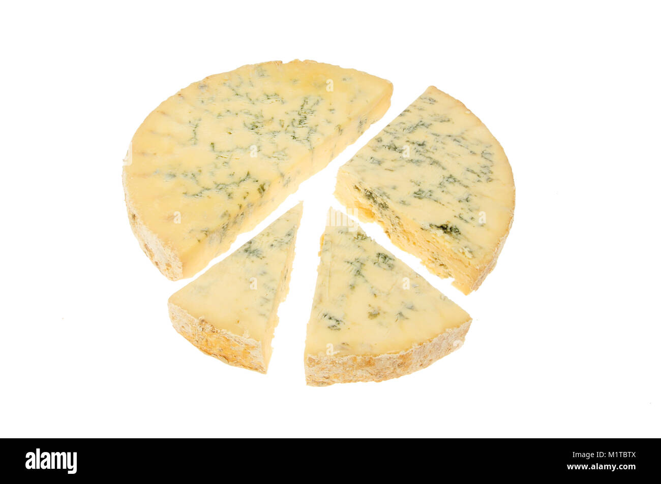 Le fromage stilton bleu comme un graphique en secteurs isolés contre white Banque D'Images