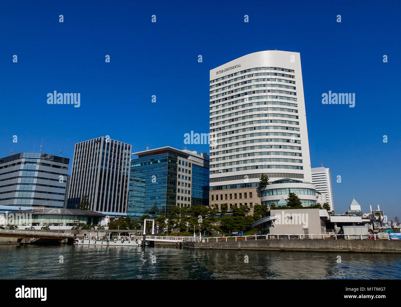 Tokyo, Japon - Jan 4, 2016. Quartier des affaires de la baie de Tokyo, Japon. La région de la baie de Tokyo est à la fois la plus peuplée et la plus grande zone industrielle de J Banque D'Images