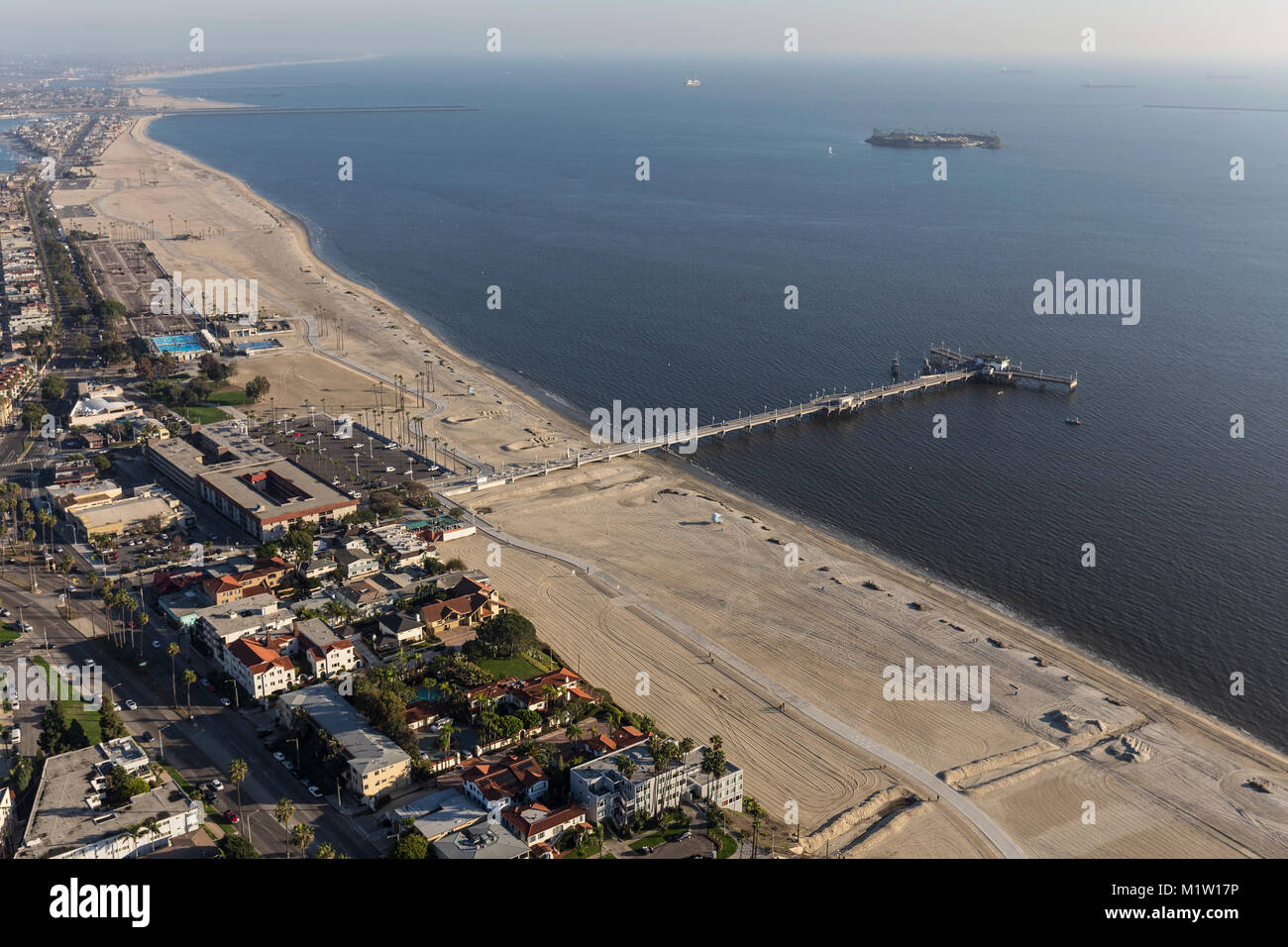 Vue aérienne vers la jetée de Belmont à Long Beach en Californie. Banque D'Images