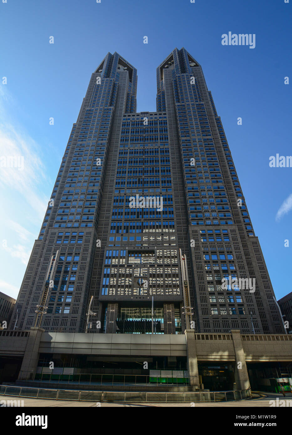 Tokyo, Japon - Jan 3, 2016. Vue sur Tokyo Metropolitan Government Building. Il a été construit en 1990 dans le quartier de Shinjuku et conçu par le célèbre Japanese Banque D'Images