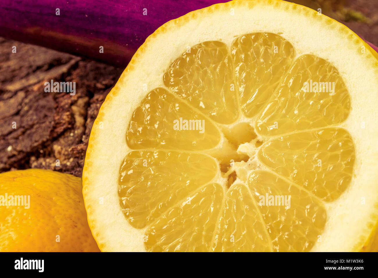 Le citron à l'Aubergine (aubergine) Banque D'Images