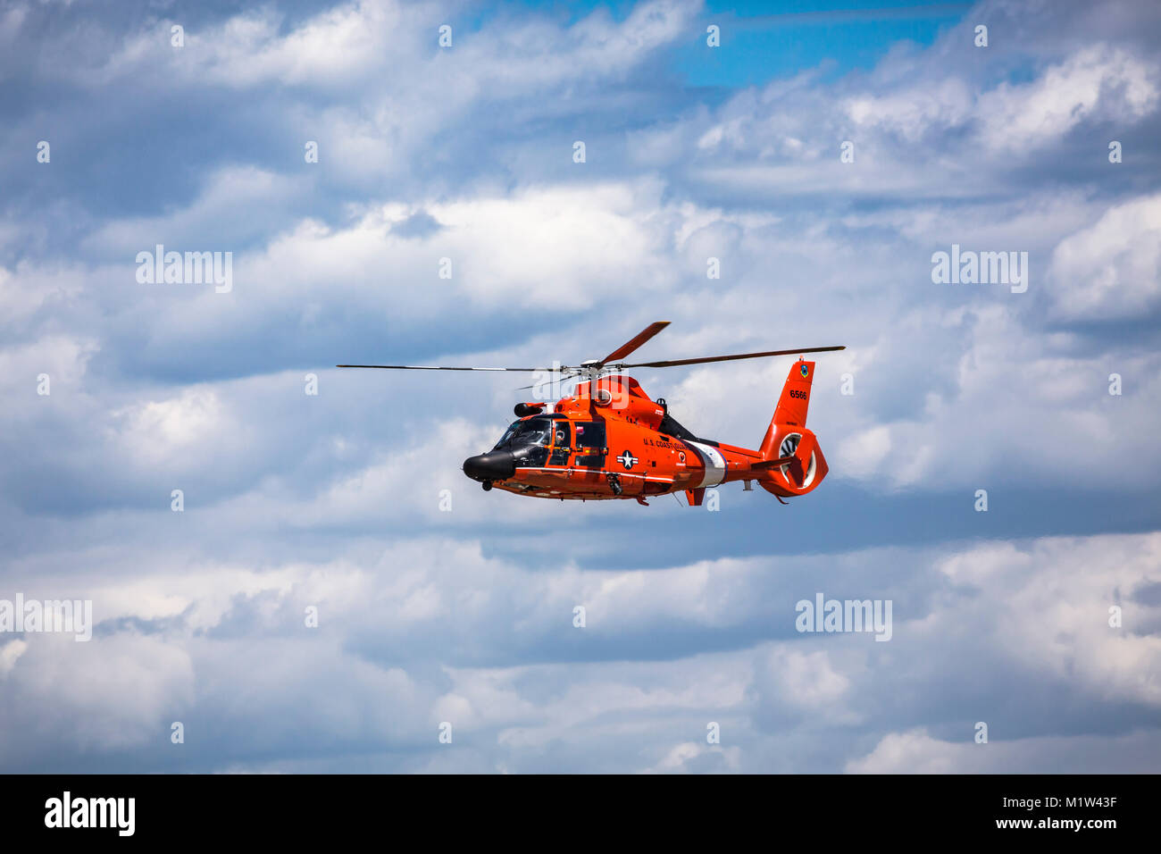 L'US Coastguard HH-65 hélicoptère de sauvetage d'air à l'Airshow 2017 à Duluth, Minnesota, USA. Banque D'Images