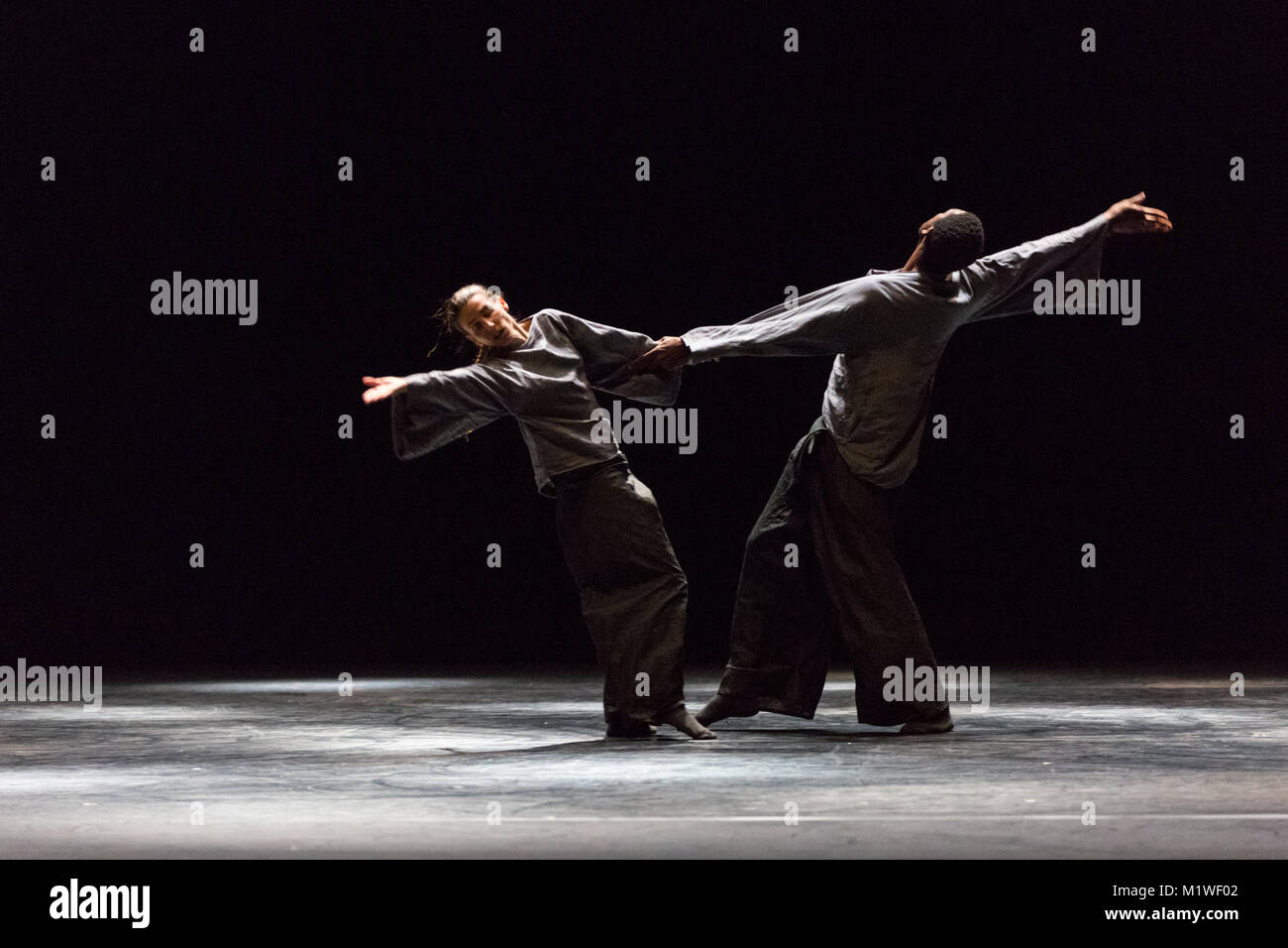 Danse Contemporaine Banque D Image Et Photos Alamy