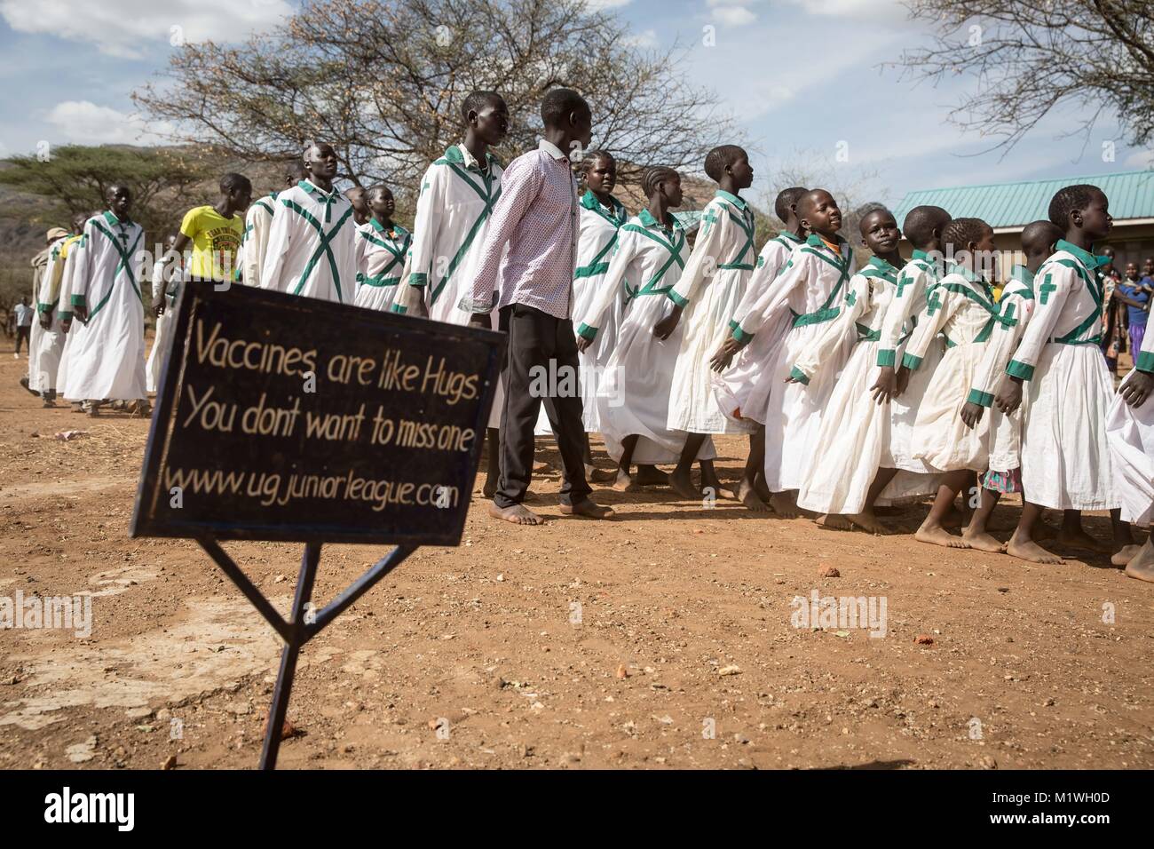 31 janvier 2018 - Karamoja, en Ouganda - Membres de l'église Mafatapole chanter devant les Kokwotom mountain à Karamoja, dans le nord de l'Ouganda. (Crédit Image : © Sally Hayden/SOPA via Zuma sur le fil) Banque D'Images