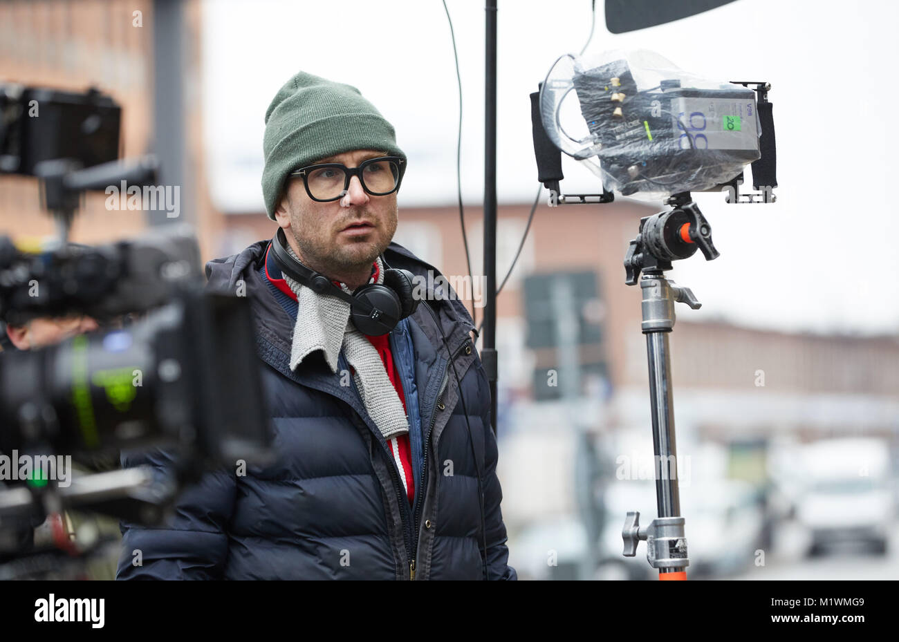 Christoffer Boe, directeur du Danemark, debout sur le plateau de tournage de 'Verachtung' ('outrage') à Hambourg, Allemagne, 02 février 2018. L'écran l'adaptation du roman de J. Adler-Olsen viendra à cinémas allemands à l'été 2019. Photo : Georg Wendt/dpa Banque D'Images