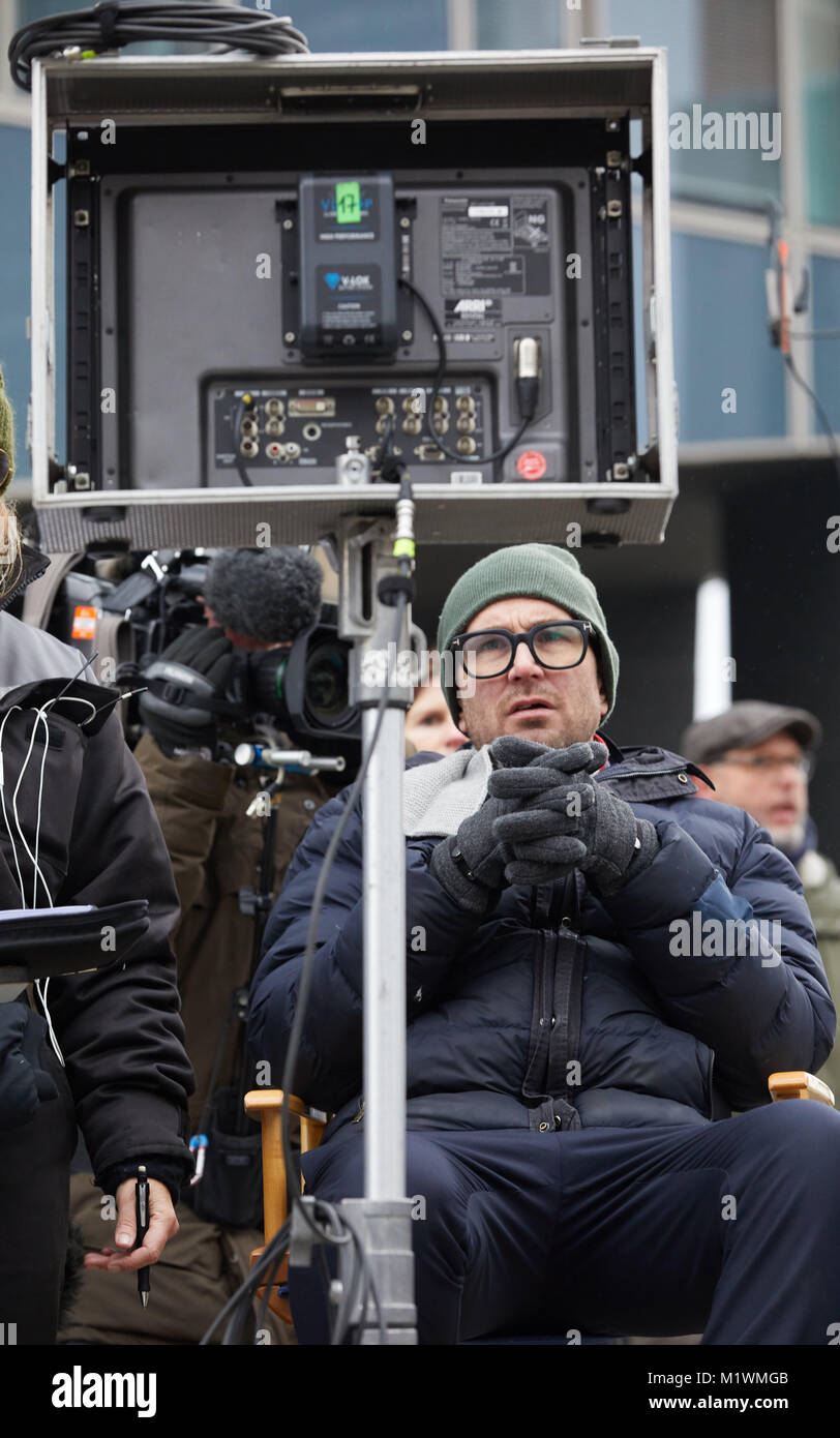 Christoffer Boe, directeur du Danemark, debout sur le plateau de tournage de 'Verachtung' ('outrage') à Hambourg, Allemagne, 02 février 2018. L'écran l'adaptation du roman de J. Adler-Olsen viendra à cinémas allemands à l'été 2019. Photo : Georg Wendt/dpa Banque D'Images