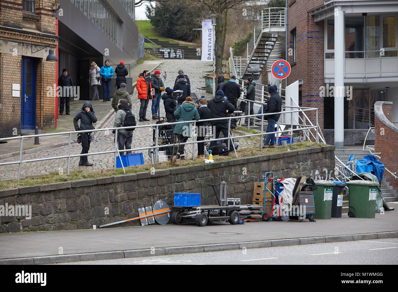 Le tournage de 'Verachtung' ('outrage') a lieu le vendredi à l'angle de Sandberg/Grosse Elbstrasse à Hambourg, Allemagne, 02 février 2018. L'écran l'adaptation du roman de J. Adler-Olsen viendra à cinémas allemands à l'été 2019. Photo : Georg Wendt/dpa Banque D'Images