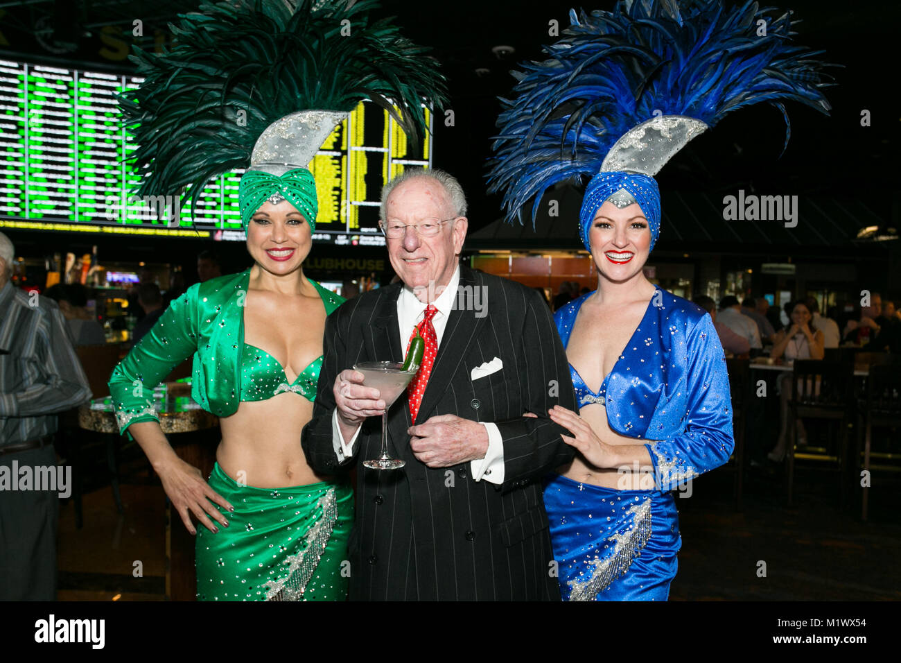 Las Vegas, NV, USA. 2e Février, 2018. Ancien maire Oscar Goodman place son big game bet at Westgate Las Vegas SuperBook au Westgate Las Vegas Resort et casino à Las Vegas, NV, le 2 février 2018. Pib : Crédit Photos/media/Alamy Punch Live News Banque D'Images