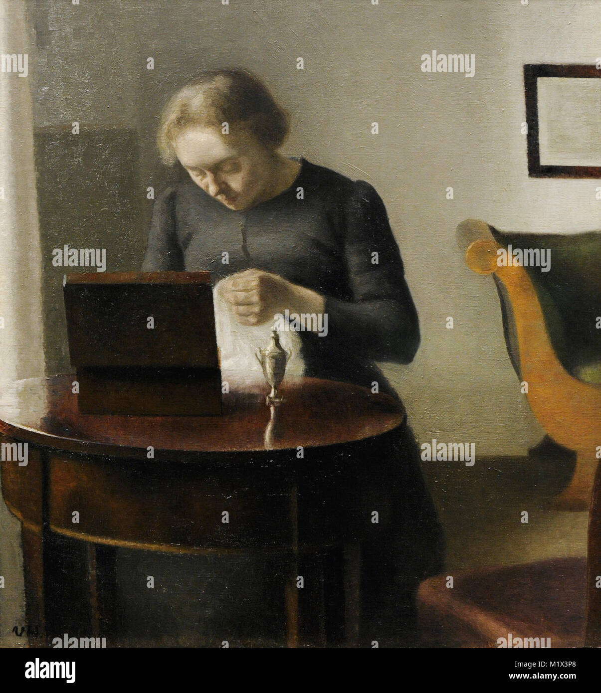 Vilhelm Hammershoi (1864-1916). Peintre danois. La femme de l'artiste à la table de couture, ca.1897. Galerie nationale. Oslo. La Norvège. Banque D'Images