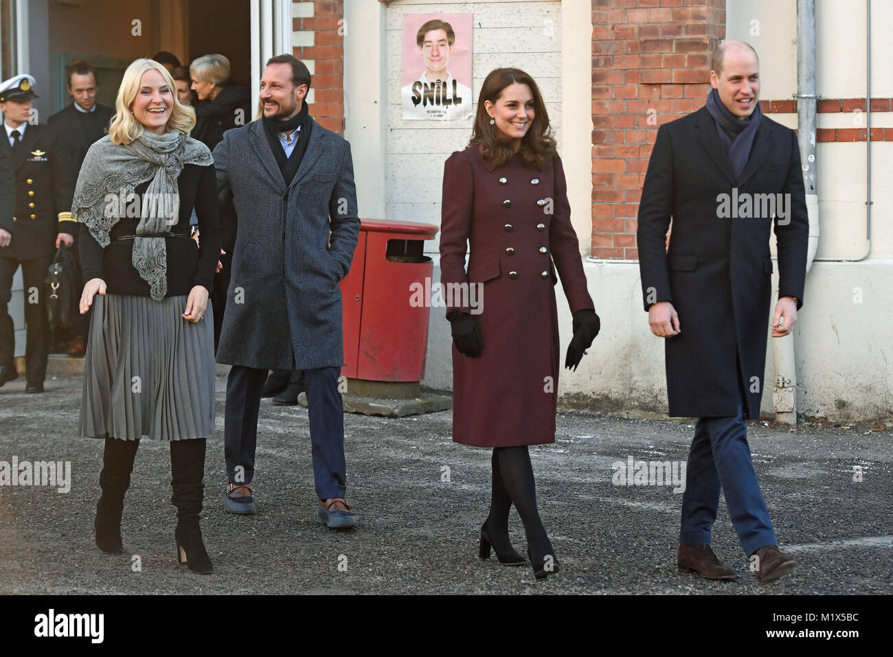 Le duc et la duchesse de Cambridge (à droite) avec le Prince Haakon et la princesse héritière Mette-Marit visiter Hartvig Nissen School à Oslo, Norvège, qui a été l'emplacement pour l'énorme succès du programme de télévision norvégienne "kam' le dernier jour de leur tour de Scandinavie. Banque D'Images