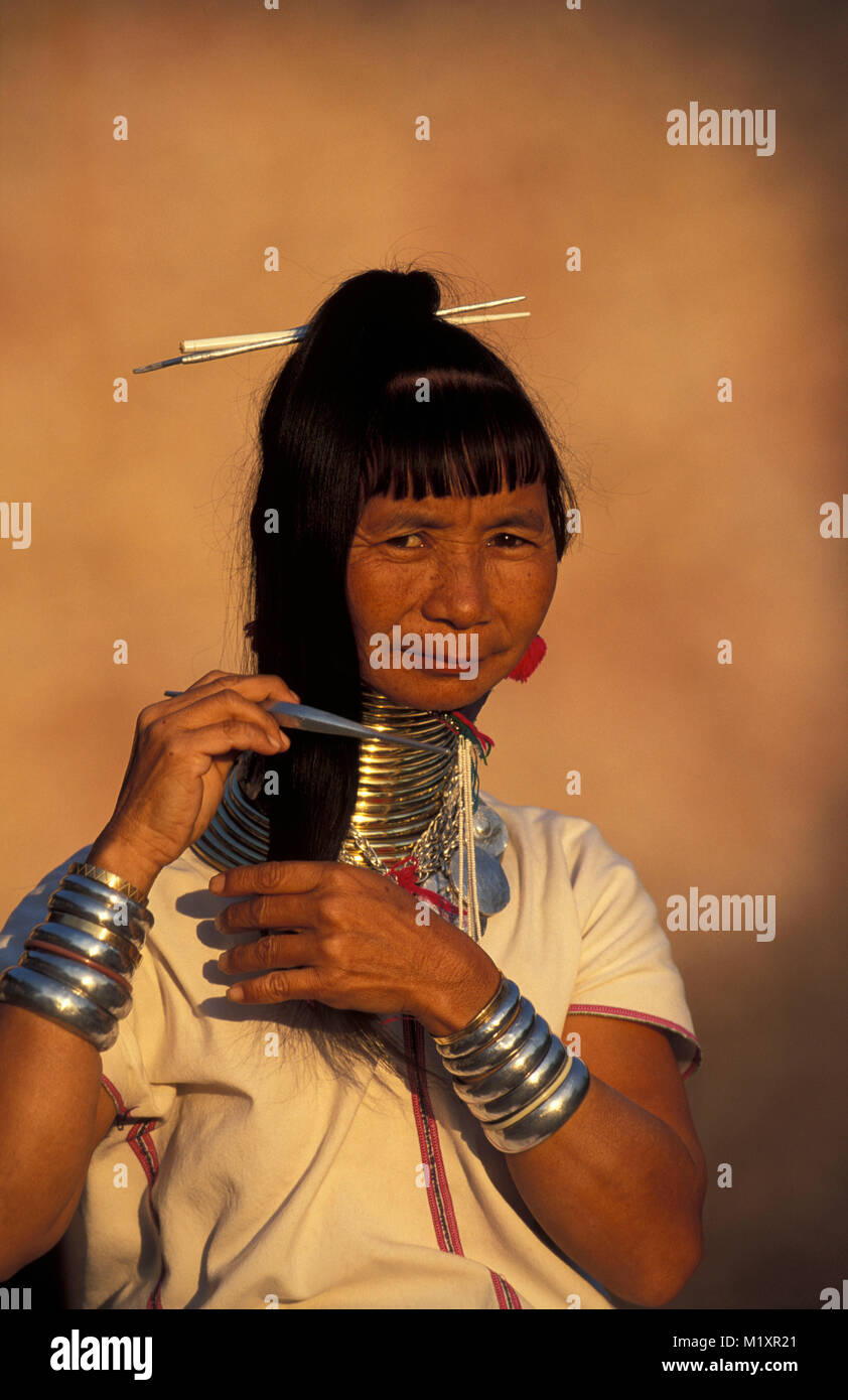 Myanmar (Birmanie). Loikaw. Les femmes de la tribu Padaung, également appelé Girafe-femme. Portrait. Banque D'Images