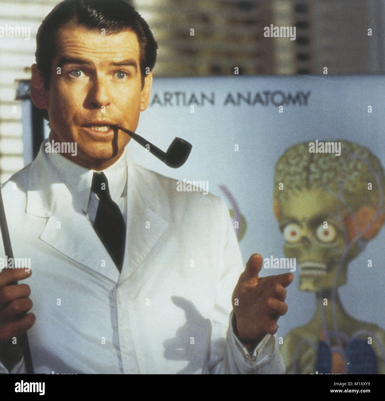 MARS ATTACKS ! 1996 Warner Bros film avec Pierce Brosnan Photo Stock Alamy