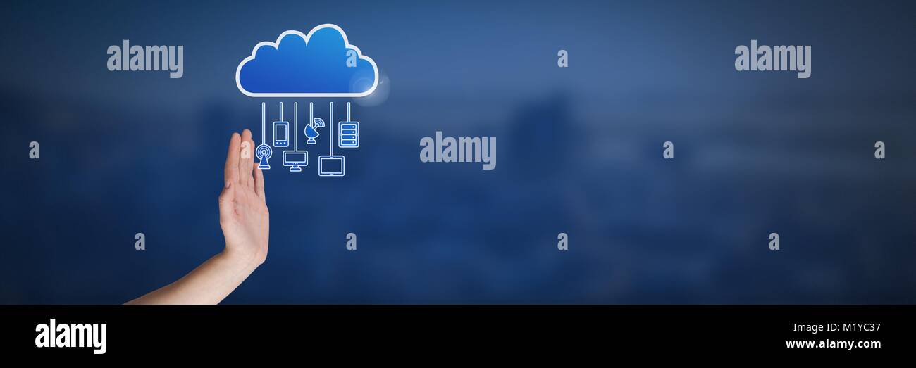 La main avec icône de nuage et de suspendre des périphériques de connexion Banque D'Images