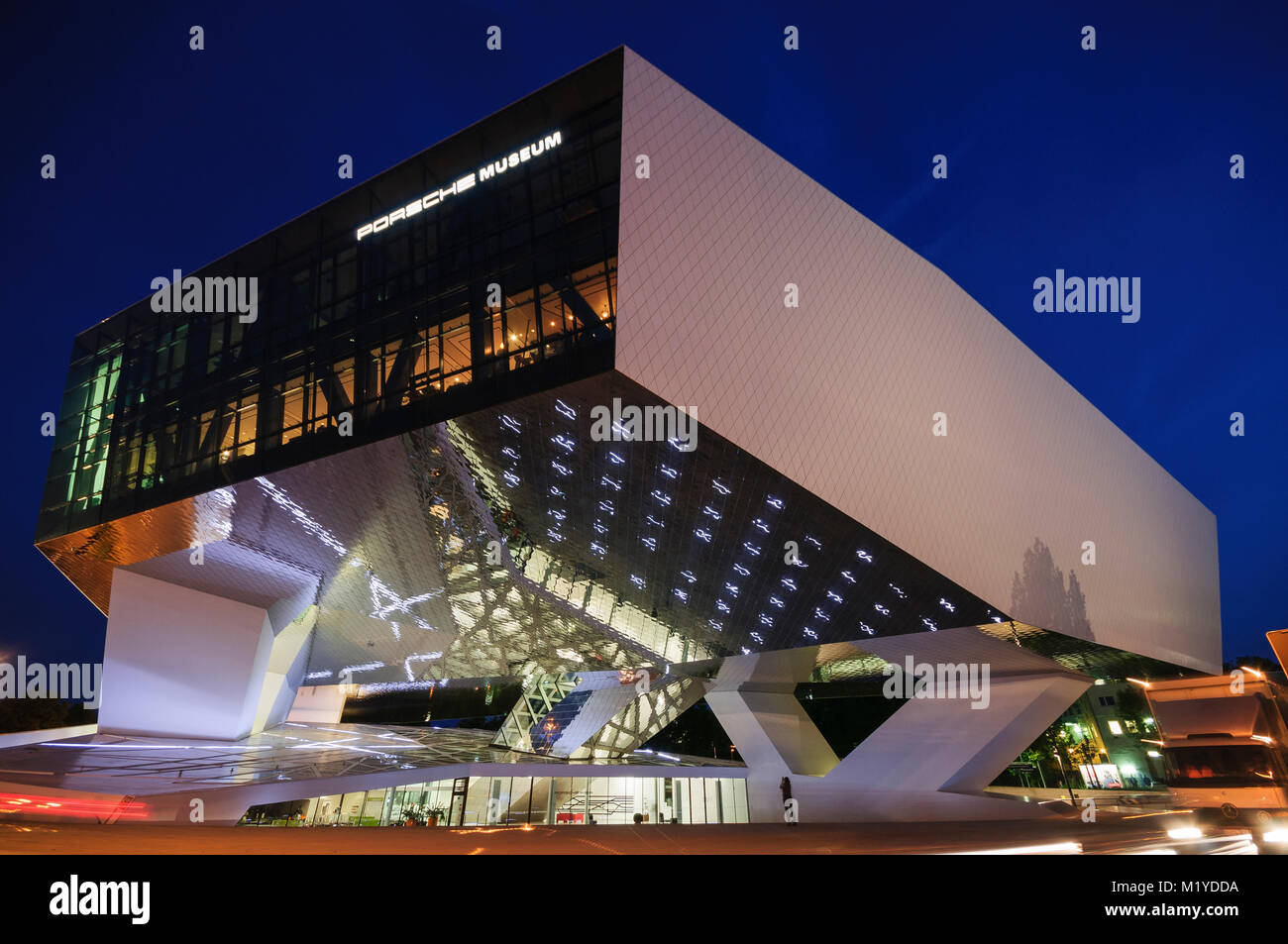 Porschemuseum, Stuttgart, Bade-Wurtemberg, Allemagne, Allemagne, Europa Banque D'Images