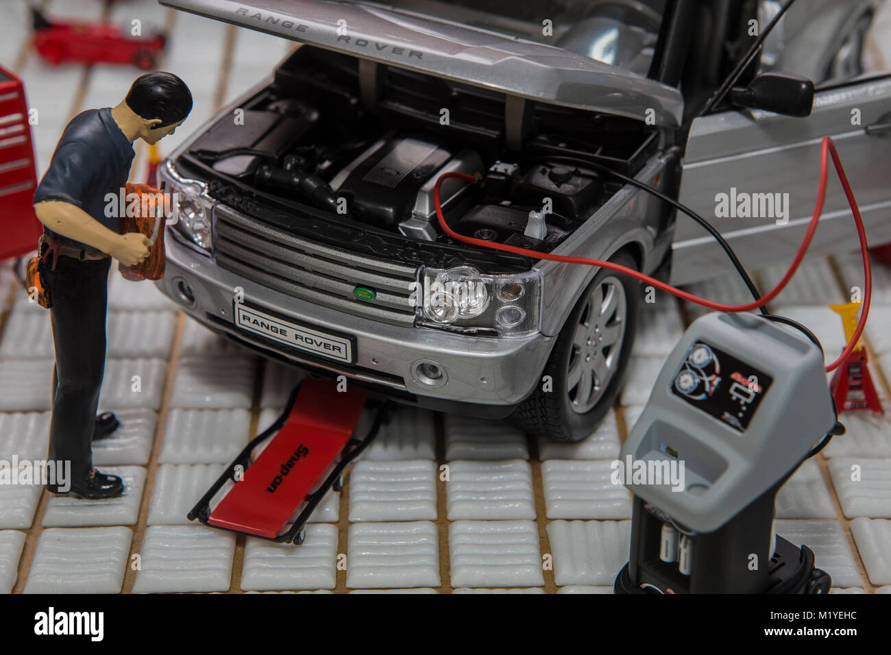 Un modèle de la Land Rover service centre. Banque D'Images