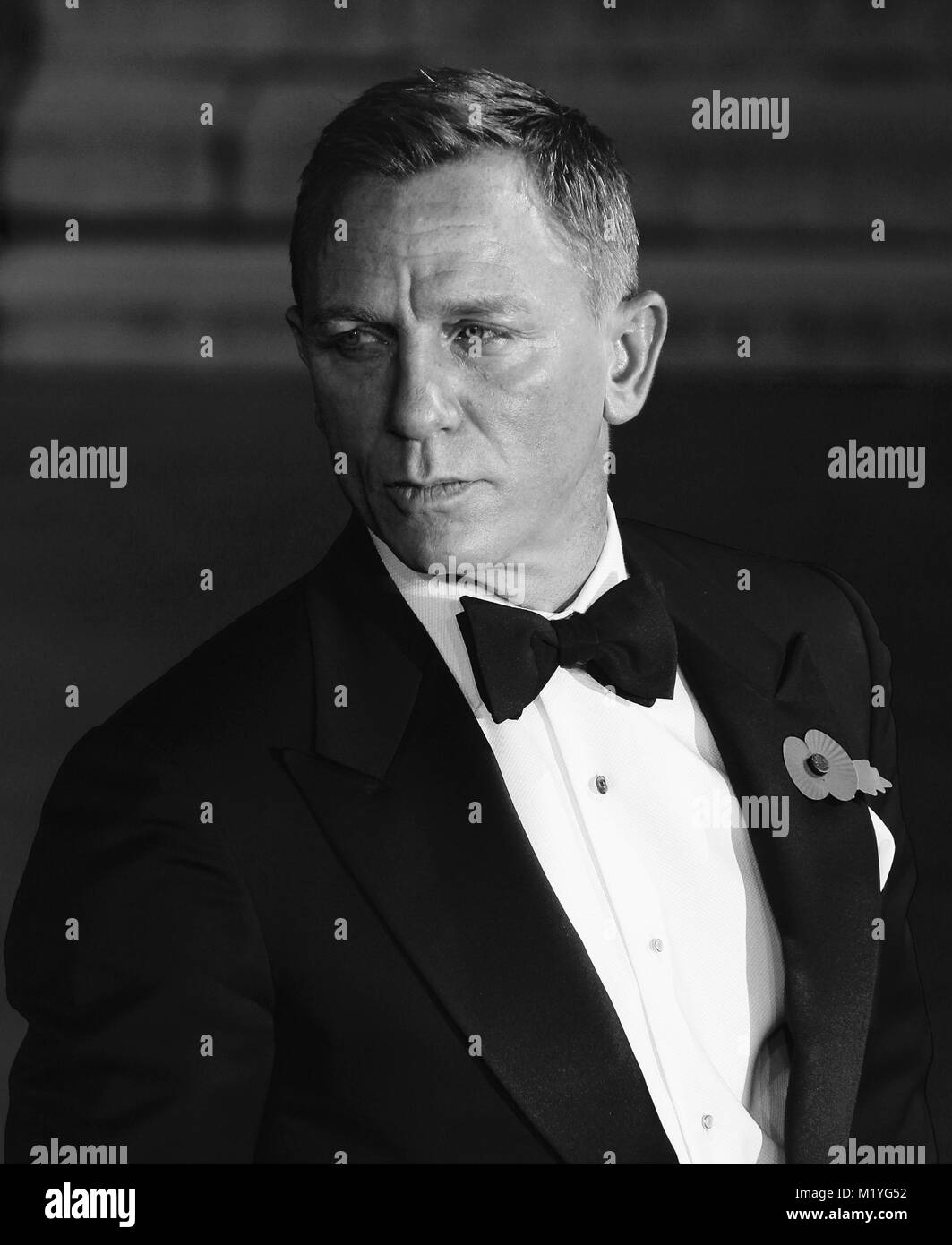 LONDON - OCT 26, 2015 : ( Image ) monochrome altérées à Daniel Craig James Bond assiste à spectre CTBF premiere film à Londres Banque D'Images