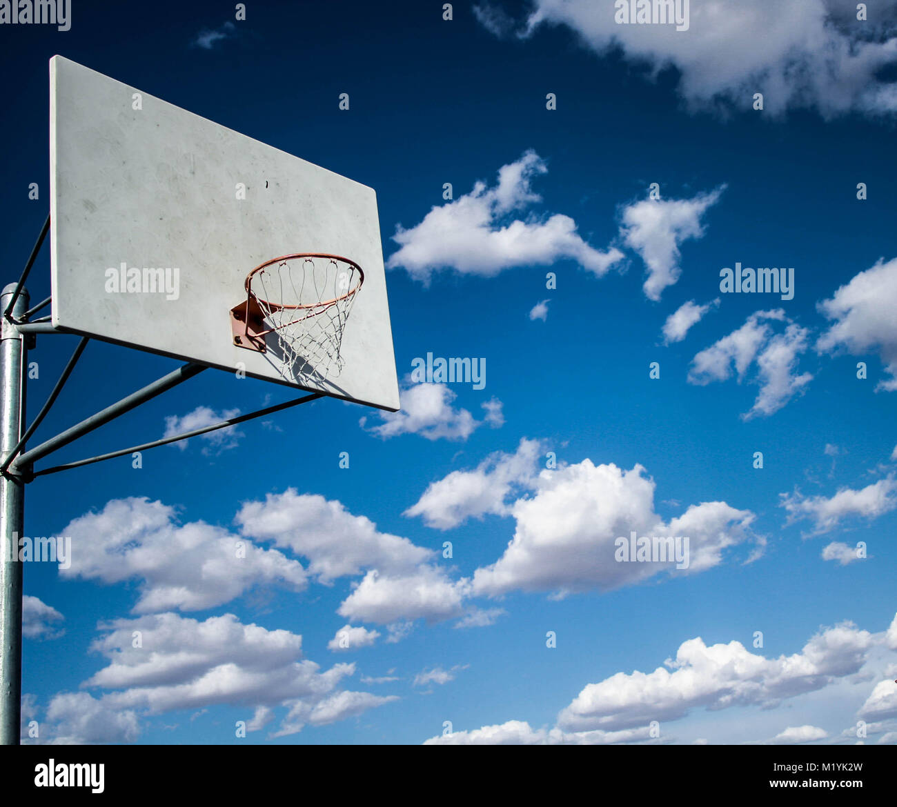 Un cerceau dans les nuages Banque D'Images