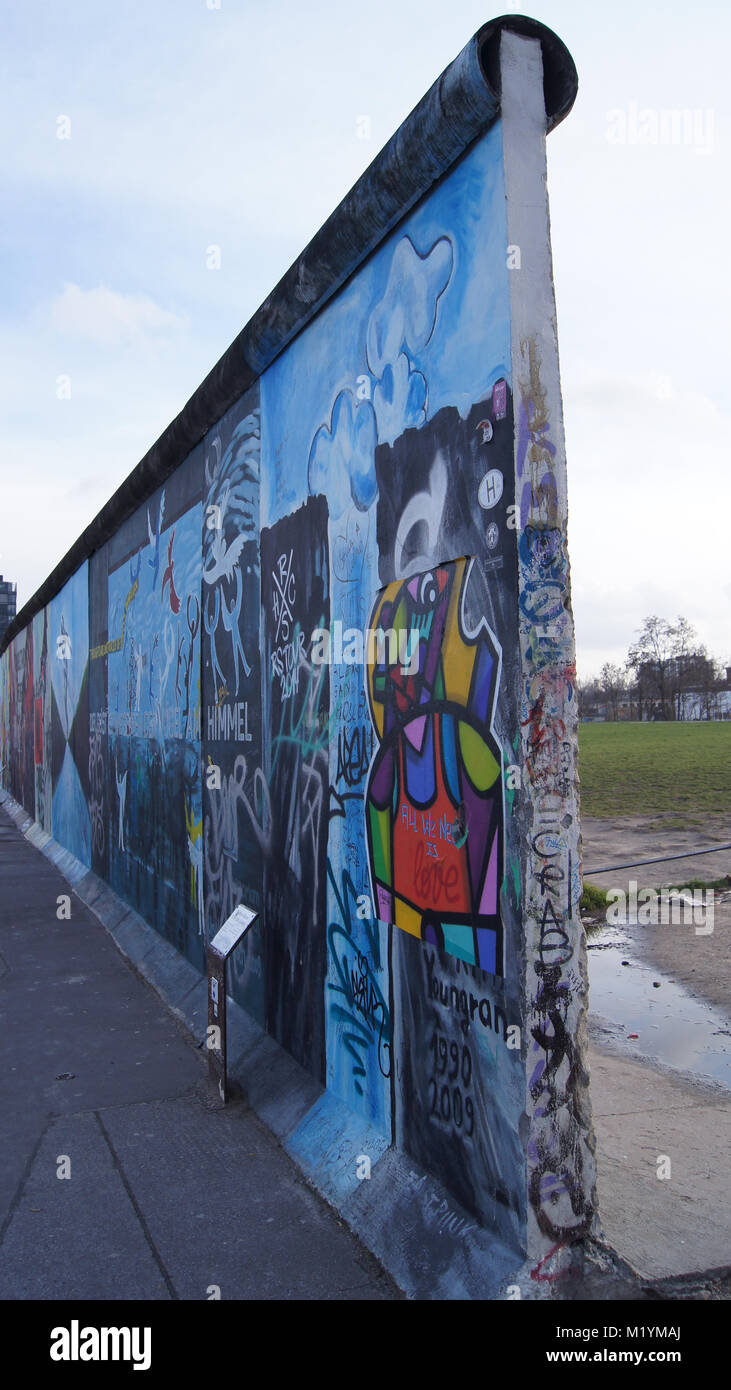 BERLIN, ALLEMAGNE - JAN 17th, 2015 : Mur de Berlin a été une barrière construite à partir du 13 août 1961. East Side Gallery est un mémorial pour la liberté Banque D'Images