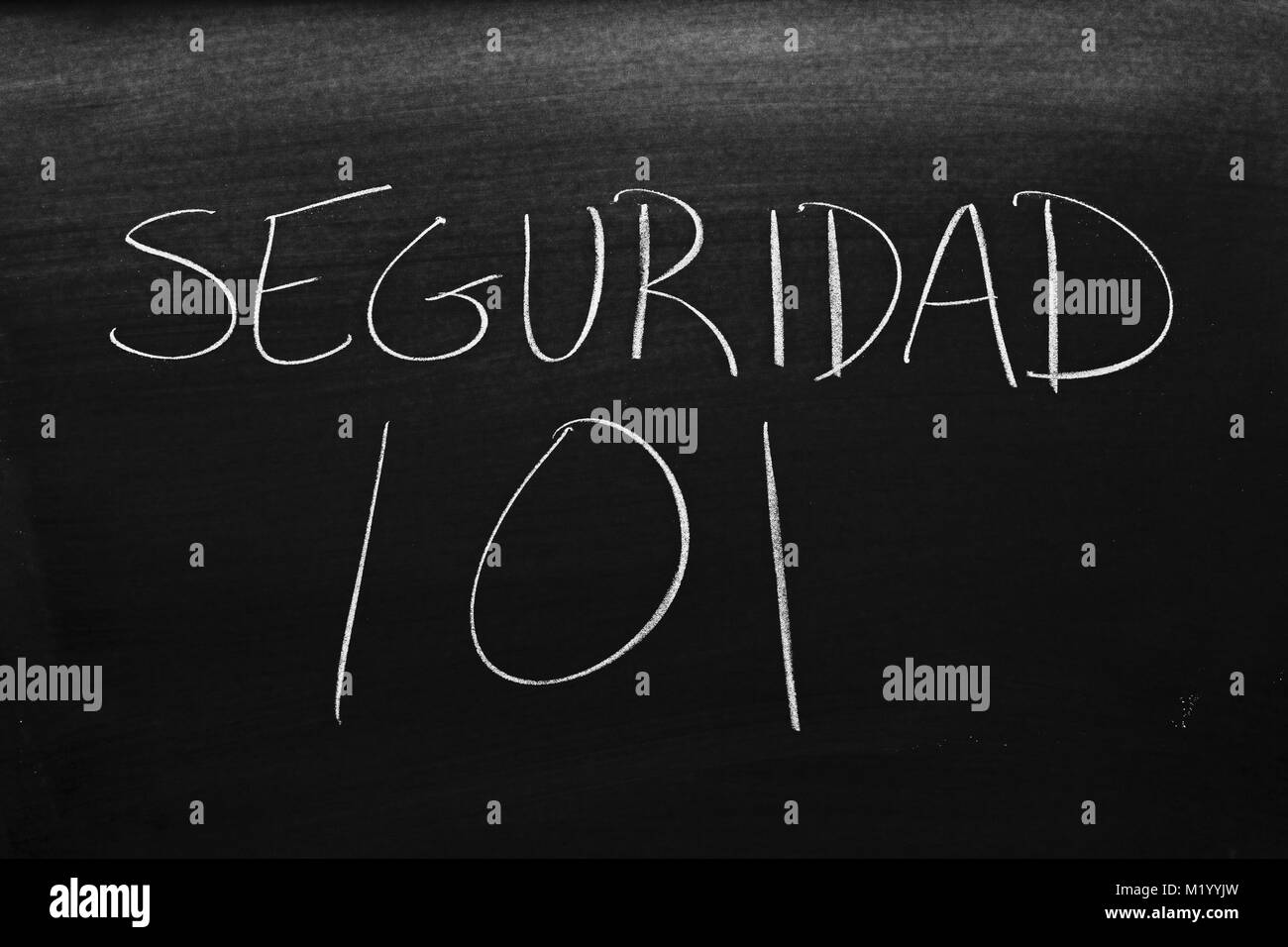 Les mots Seguridad 101 sur un tableau noir à la craie Banque D'Images