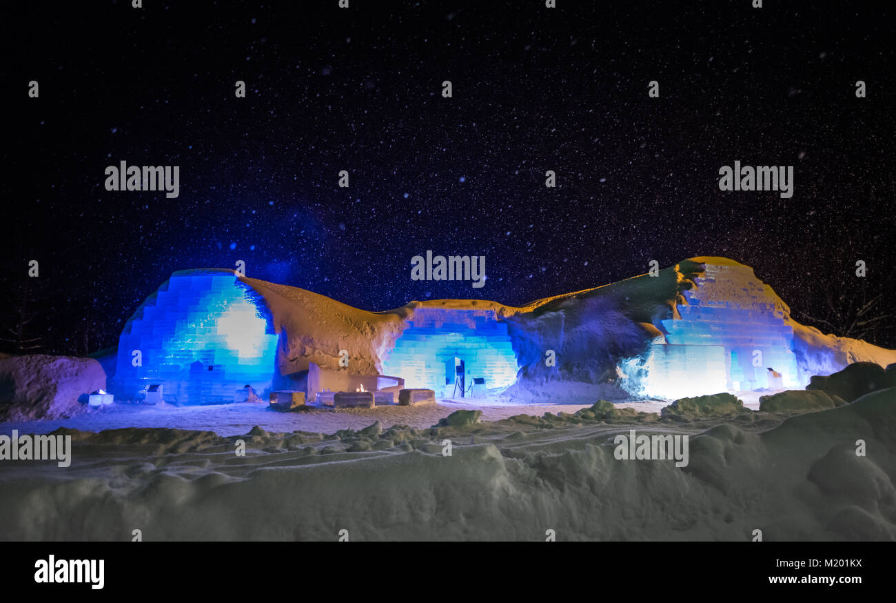 Hokkaido, Japon - janvier 19,2018 : photo de nuit de l'hôtel de glace , bar et restaurant à resort hokkaido ,le Japon en hiver avec de la neige de l'automne Banque D'Images