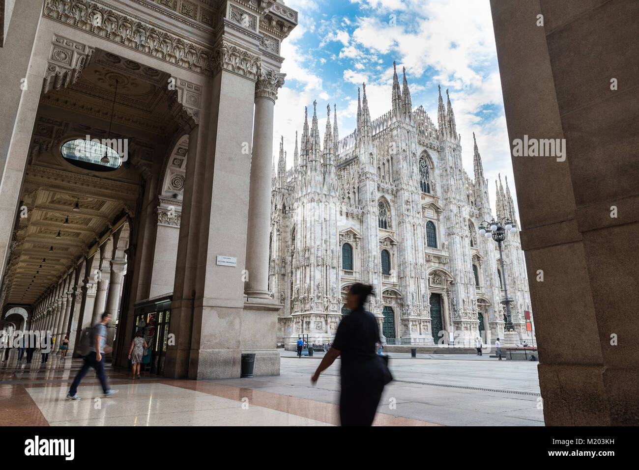 La cathédrale de Milan (Duomo di Milano) vue depuis la galerie Vittorio Emanuele II ; square Duomo, dans le centre ville de Milan, Italie Banque D'Images