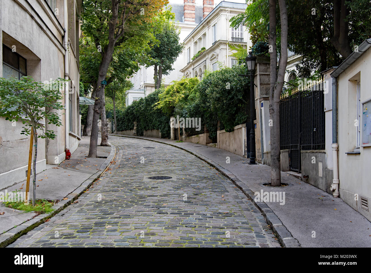La rue pavée à Paris Banque D'Images