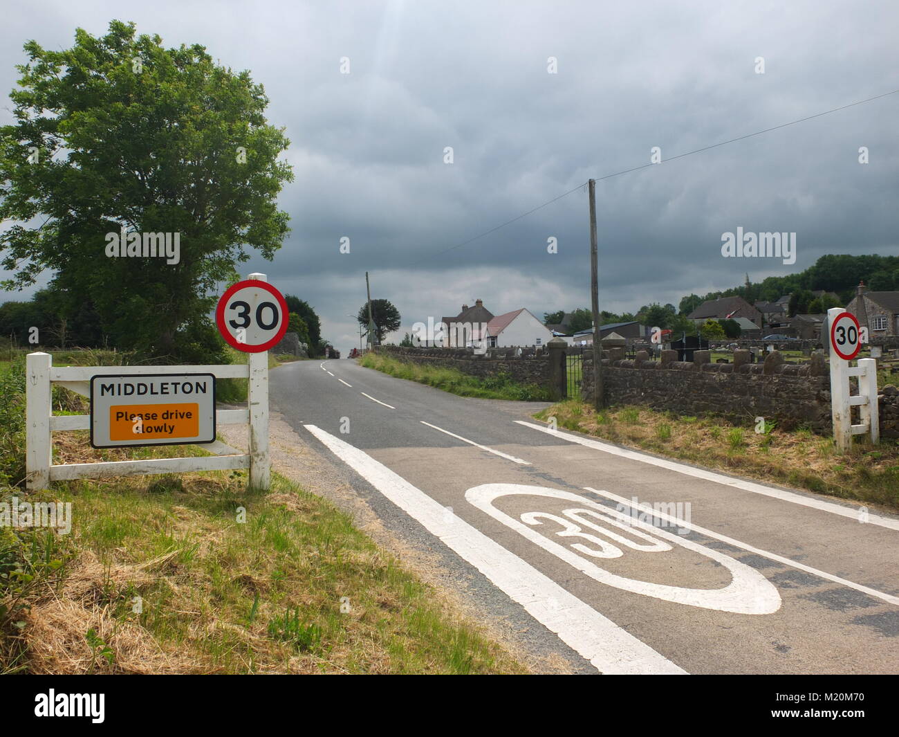 L'approche de Derbyshire village de Middleton, également connu sous le nom de Middleton-par-Wirksworth Banque D'Images