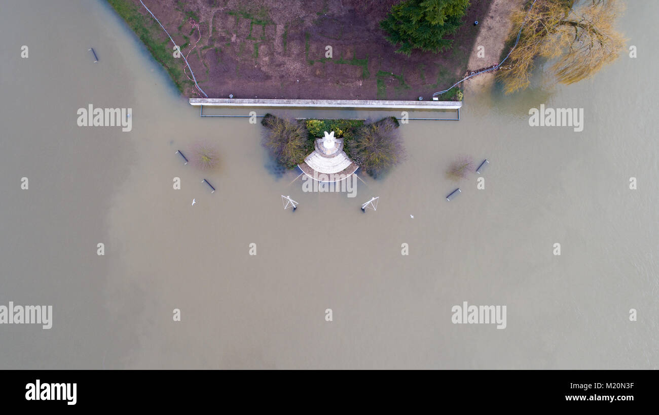 La Seine inondations dans le parc Pointil, CONFLANS SAINTE HONORINE, Yvelines Banque D'Images