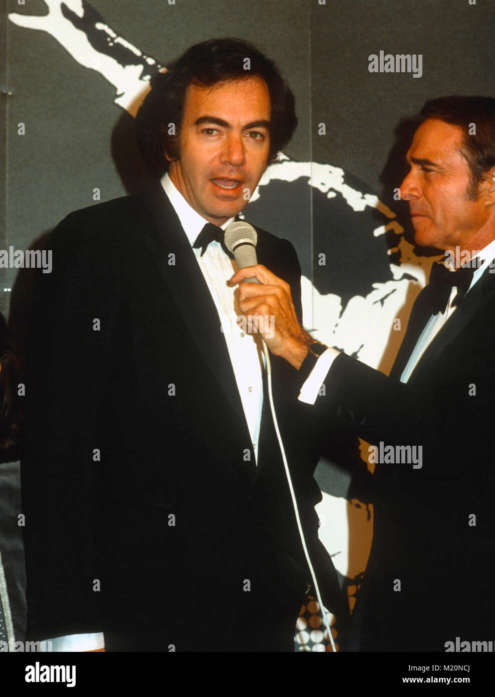 LOS ANGELES, CA - le 17 décembre : la chanteuse Neil Diamond arrive à la chanteuse de jazz création le 17 décembre 1980 à Los Angeles, Californie. Photo de Barry King/Alamy Stock Photo Banque D'Images