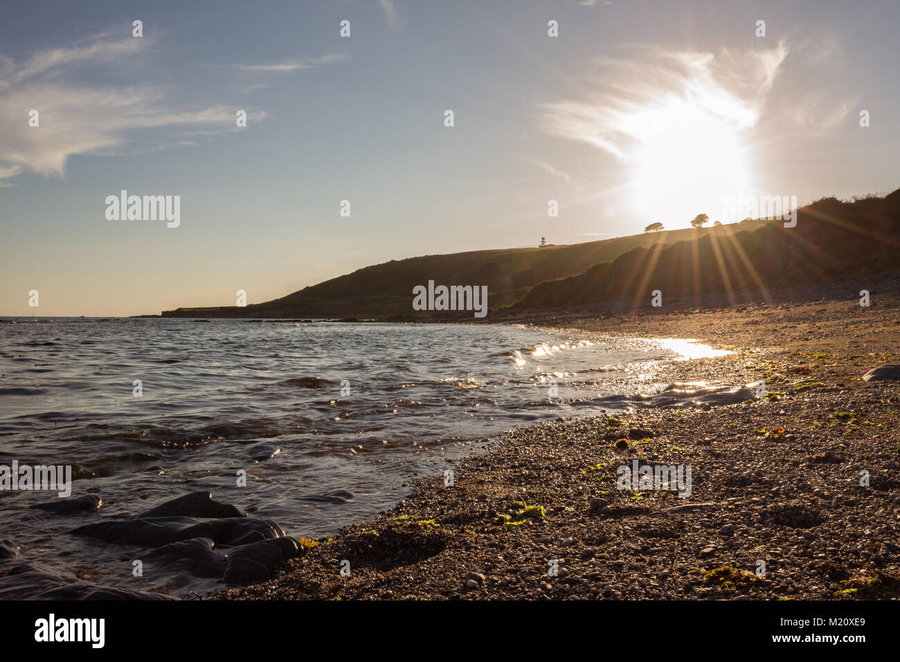 Coucher du soleil sur la plage de Wembury dans le Devon, Royaume-Uni. Banque D'Images