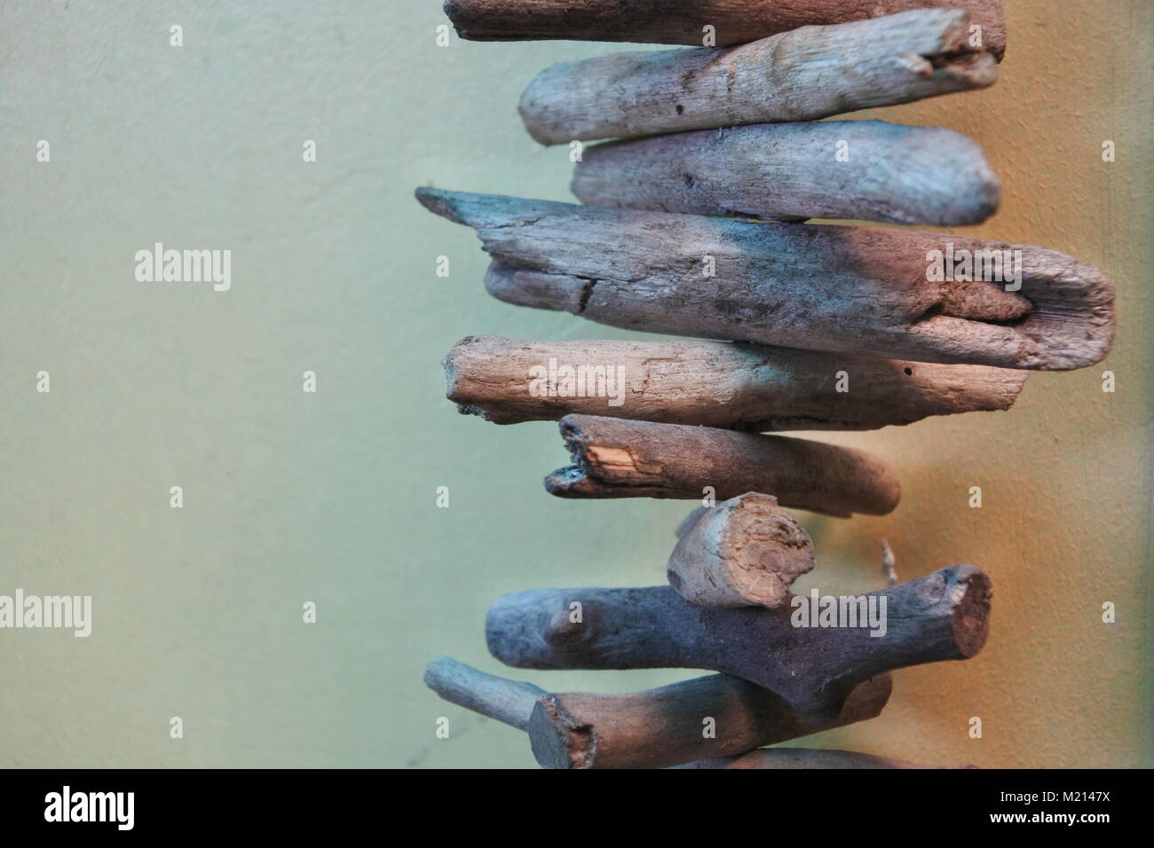 Les petites tiges en bois qui est fixé à l'autre. Banque D'Images