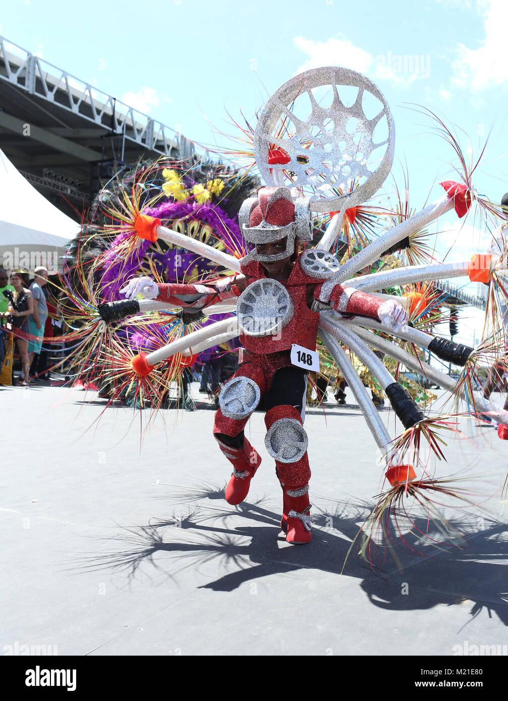 PORT OF SPAIN, TRINIDAD - Dec 03 : masqueraders effectuer au cours de l'Assemblée Croix-rouge Carnaval Junior la concurrence dans le Queen's Park Savannah le Feb 03, 2018 à Port of Spain, Trinidad. (Photo par Sean Drakes/Alamy Live News) Banque D'Images