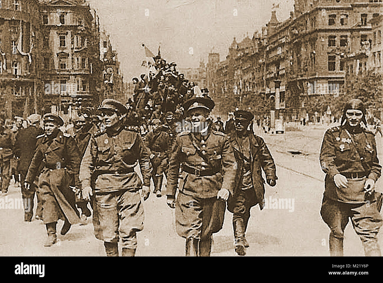 Première Guerre mondiale (1914-1918) alias la Grande Guerre ou Première Guerre mondiale - la guerre des tranchées - LA PREMIÈRE GUERRE MONDIALE troupes russes entrer Prague Tchécoslovaquie Banque D'Images