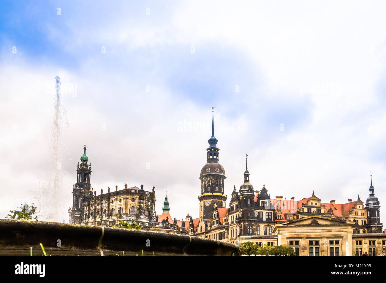 Vue panoramique de la ville de Dresde avec l'église Hofkirche Banque D'Images