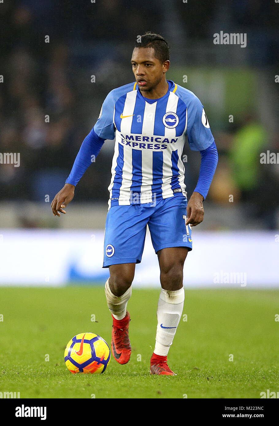 Jose Izquierdo de Brighton & Hove Albion en action lors du match de la Premier League au stade AMEX de Brighton. APPUYEZ SUR ASSOCIATION photo. Date de la photo: Samedi 3 février 2018. Voir PA Story FOOTBALL Brighton. Le crédit photo devrait se lire: Steven Paston/PA Wire. RESTRICTIONS : aucune utilisation avec des fichiers audio, vidéo, données, listes de présentoirs, logos de clubs/ligue ou services « en direct » non autorisés. Utilisation en ligne limitée à 75 images, pas d'émulation vidéo. Aucune utilisation dans les Paris, les jeux ou les publications de club/ligue/joueur unique. Banque D'Images