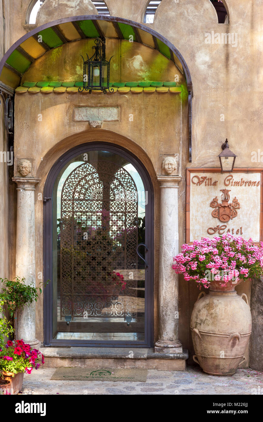 Gated entrée à Villa Cimbrone de Ravello, Campanie, Italie Banque D'Images