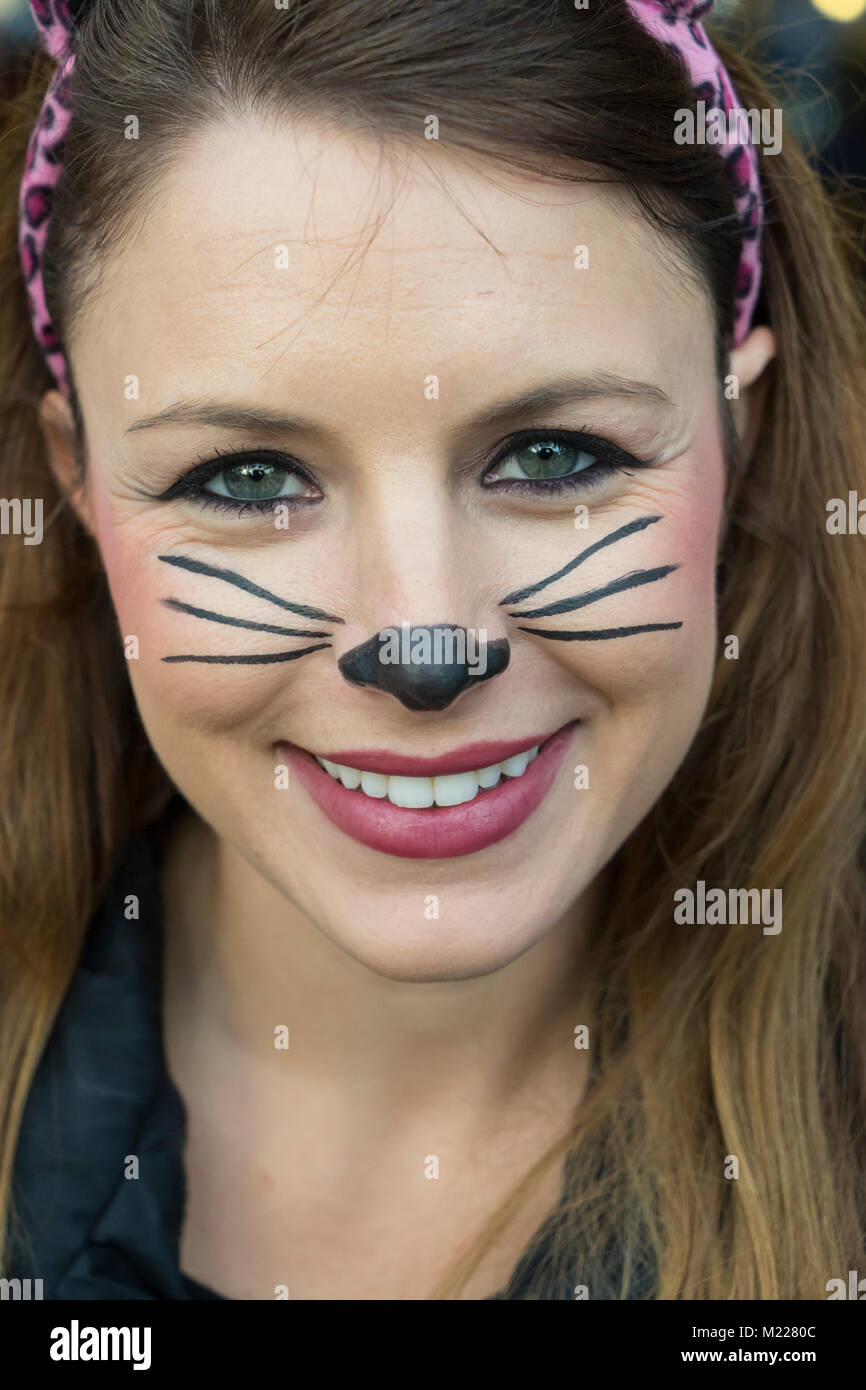Maquillage d'halloween chat Banque de photographies et d'images à haute  résolution - Alamy