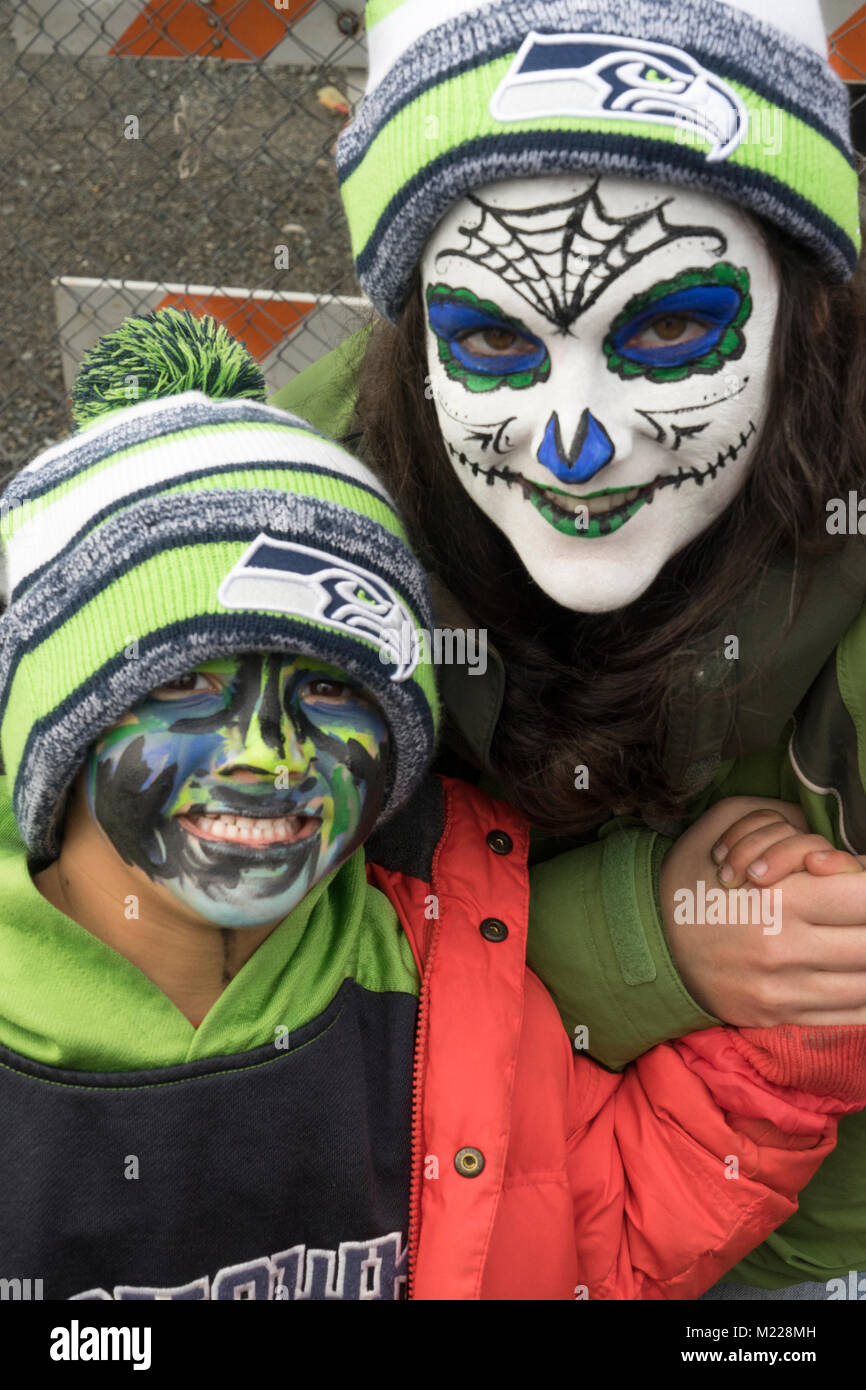 États-unis, Washington, Seattle, Mère et fils Seahawk fans Banque D'Images