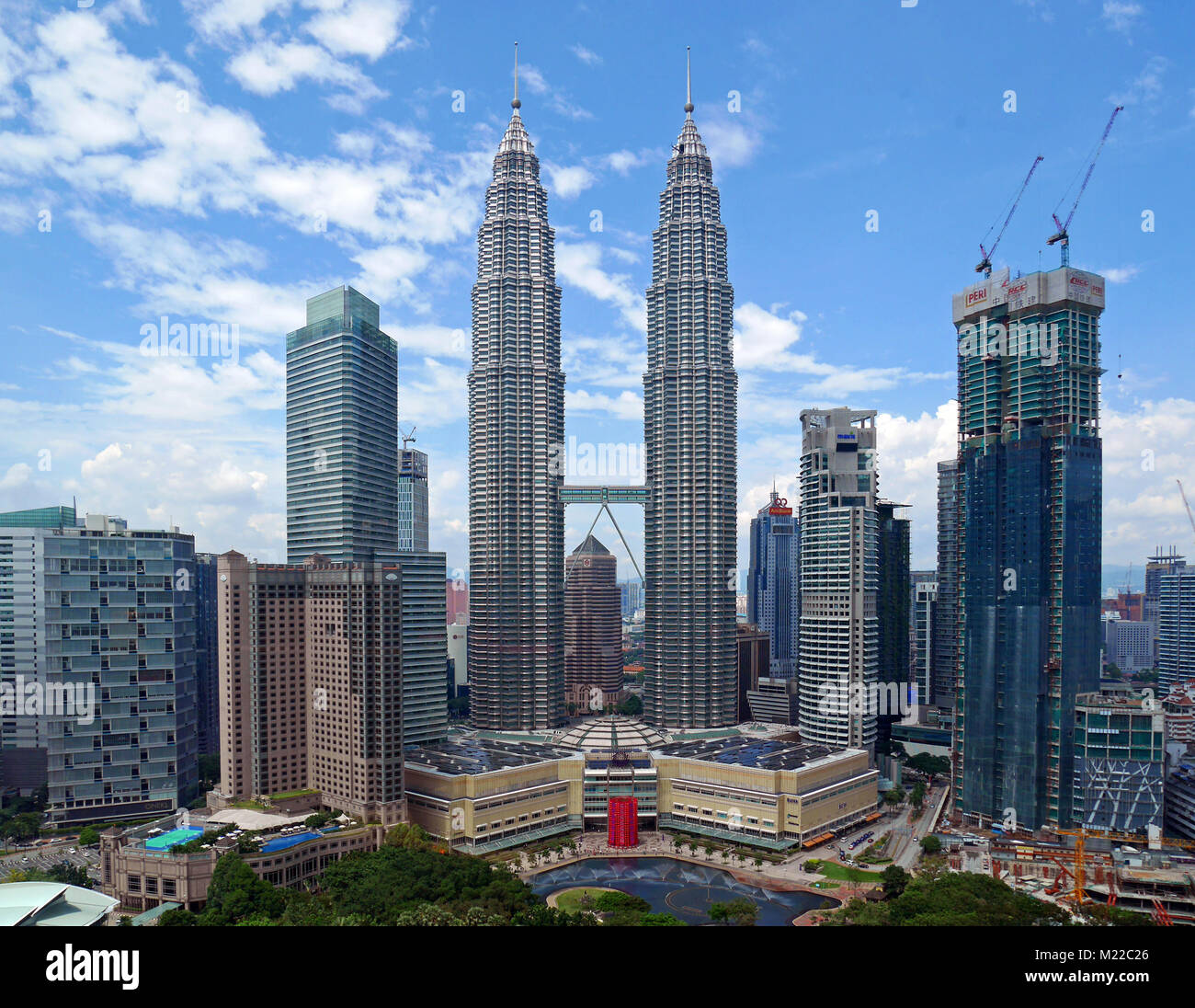 KUALA LUMPUR, MALAISIE - FEBBRUARY 6, 2017 : Petronas Tower dans le centre-ville de Kuala Lumpur, Malaisie Banque D'Images