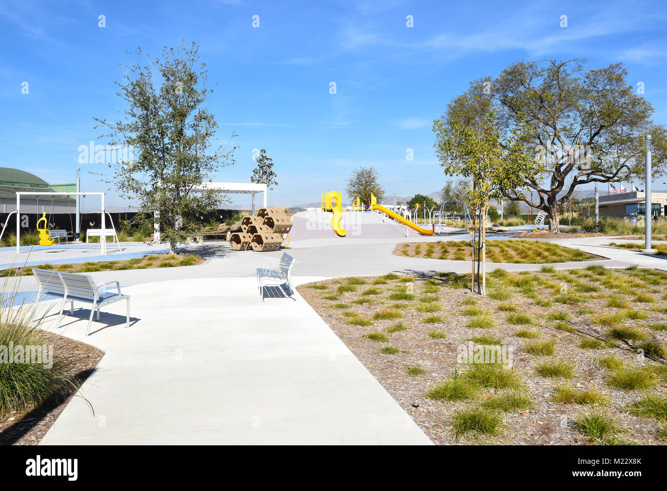 IRVINE, CALIFORNIE - Le 2 février 2018 : l'aire de jeux dans le Grand Parc. La zone est adjacente à la complexe de tennis. Banque D'Images