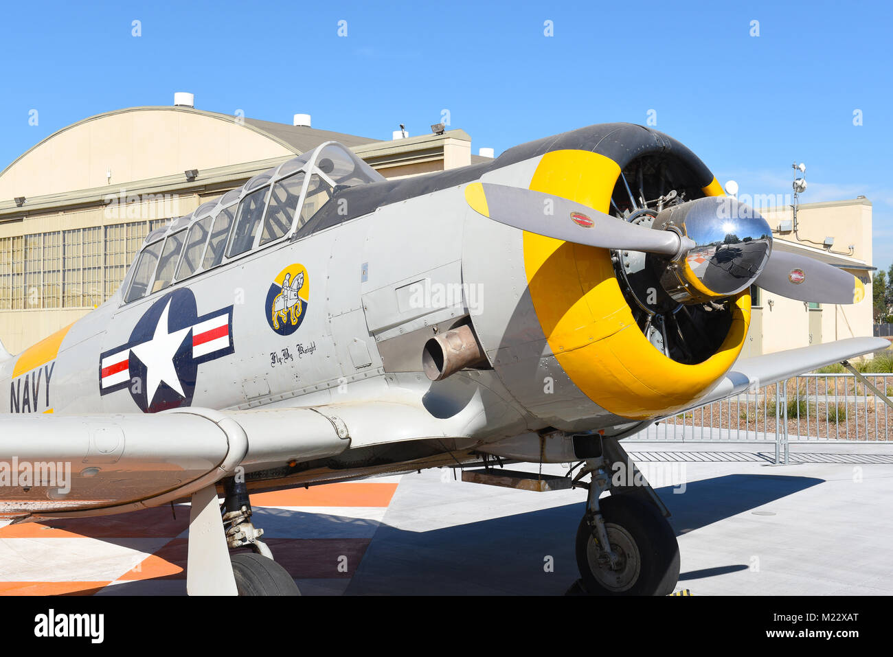 IRVINE, CA - 31 janvier 2018 : Un SNJ-5 LA DEUXIÈME GUERRE MONDIALE avion Texan à l'affiche au Grand Parc à Irvine, en Californie. Banque D'Images