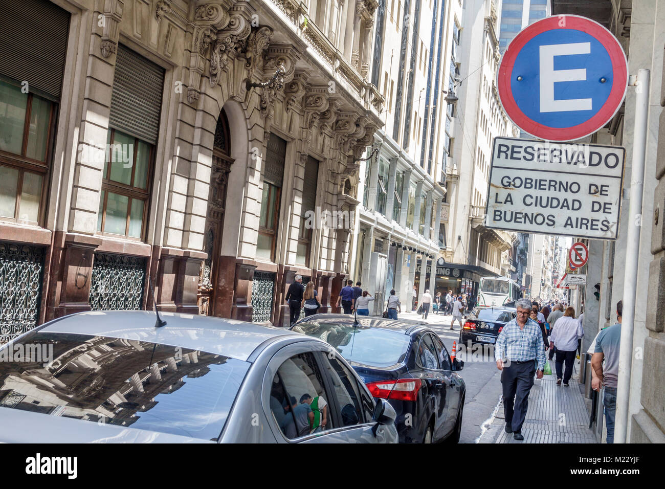 Buenos Aires Argentina,centre historique,parking,panneau,réservé au personnel du gouvernement de la ville,voiture,trottoir,hispanique,Argentin Argentin Argentin Argentine,Sud A. Banque D'Images