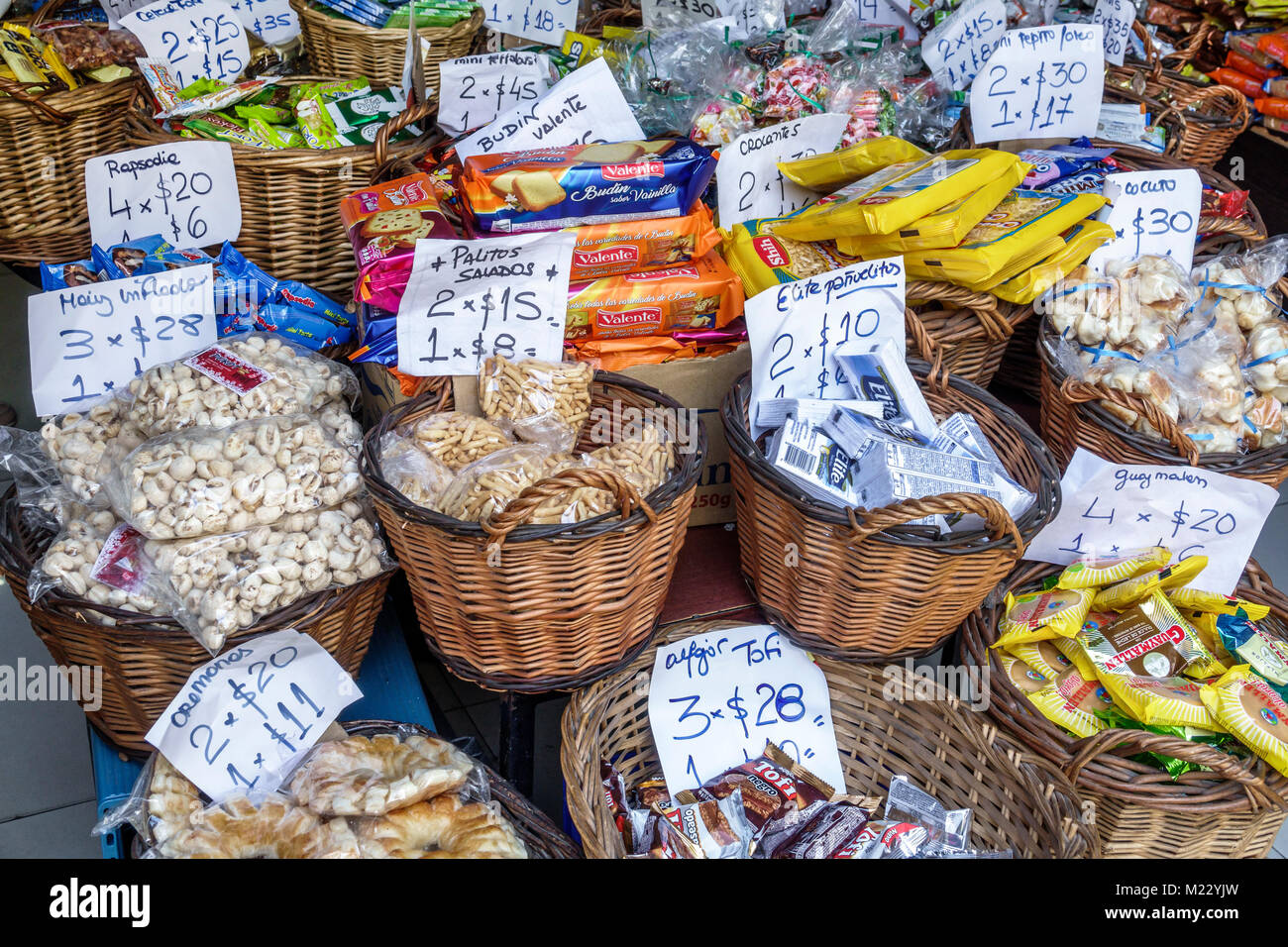 Buenos Aires Argentina,Calle Florida,snack shop,bonbons,confiseries,paniers,signe,prix,hispanique hispanique latins latino latino latinos,hispanique parlant espagnol, Banque D'Images
