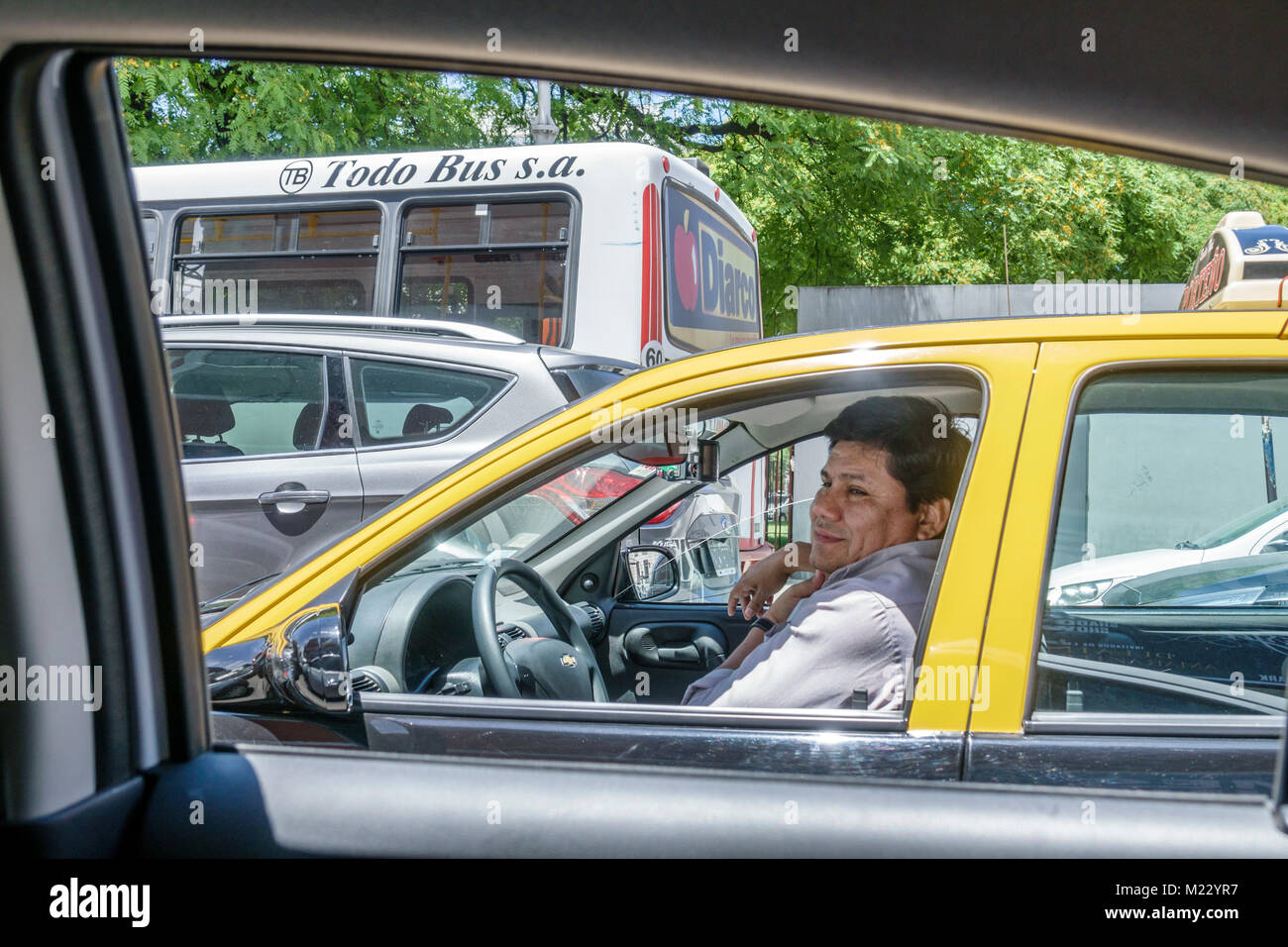 Buenos Aires Argentine, circulation routière, taxi, taxi, hispanique hispanique Latins Latino Latinos latins, hispanique parlant espagnol, adulte homme homme homme homme, chauffeur, visito Banque D'Images