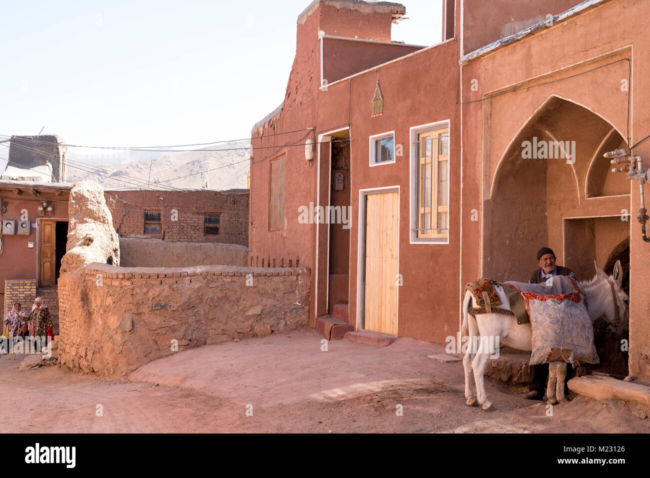 Homme avec âne dans le village d'Abayaneh à Isfahan, Iran Province Banque D'Images