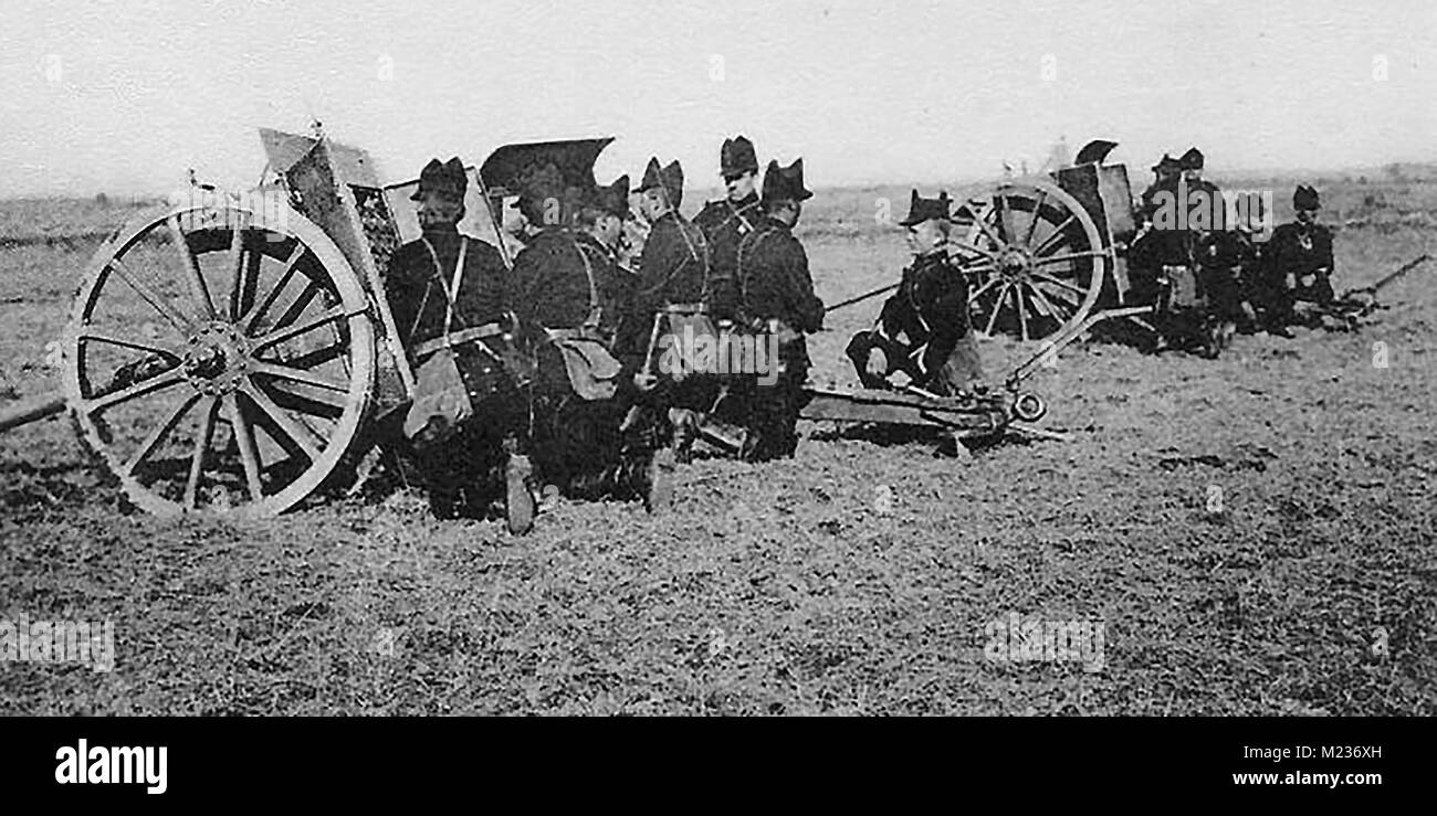Première Guerre mondiale (1914-1918) alias la Grande Guerre ou Première Guerre mondiale - Guerre de tranchées - Roumaine / artillerie roumaine troupes en action -LA PREMIÈRE GUERRE MONDIALE Banque D'Images