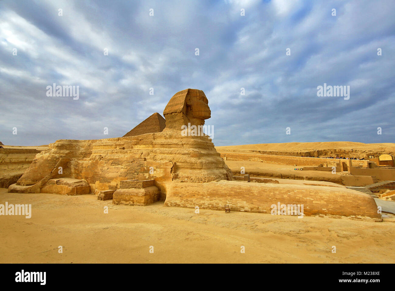 Le grand Sphinx statue et la pyramide de Gizeh sur Khafré Plateau, Le Caire, Égypte Banque D'Images