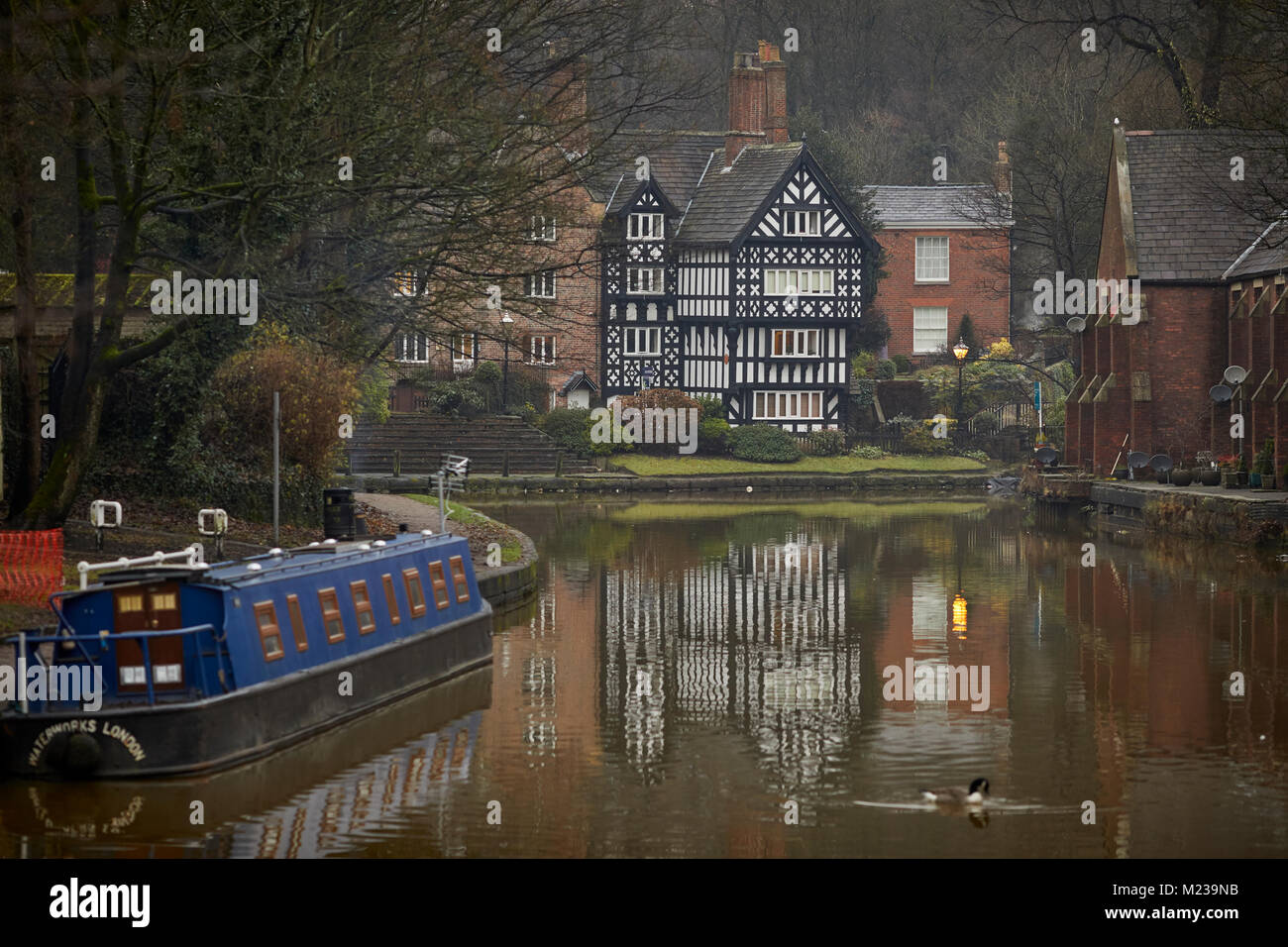 À Salford, Manchester Worsely, le paquet Chambre bâtiment classé grade 2, et le bateau pas directement en face d'elle, remontent à 1760 Banque D'Images