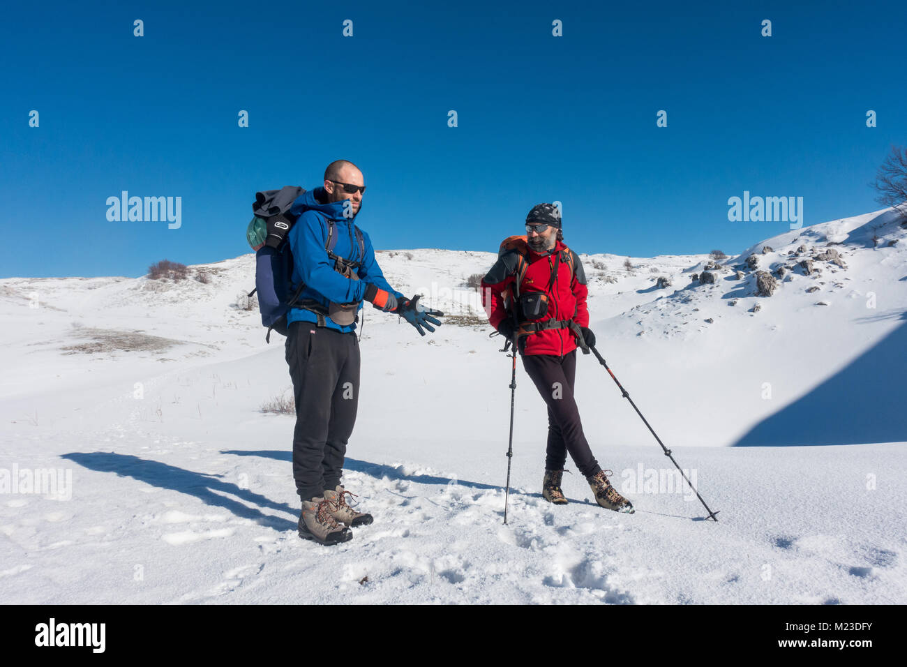 Trekking montagne neige Banque D'Images